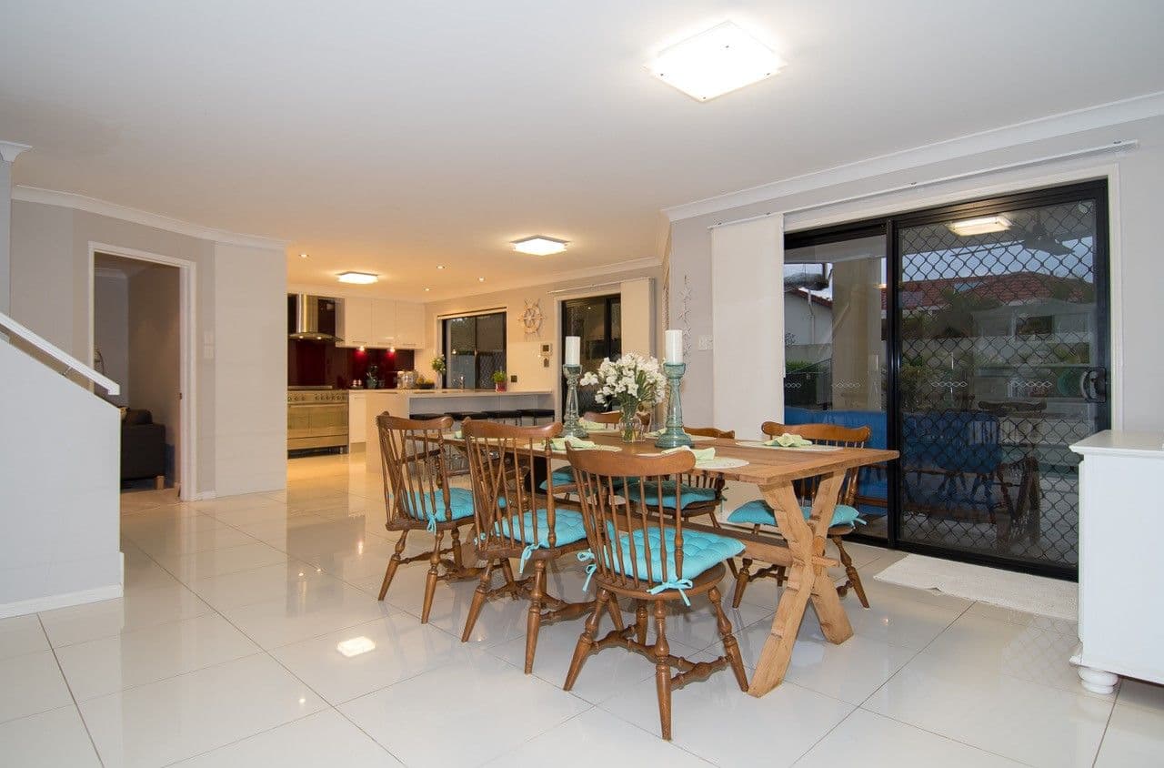 8 Maltravers Drive, Arundel QLD 4214, Arundel - Thumbnail 8