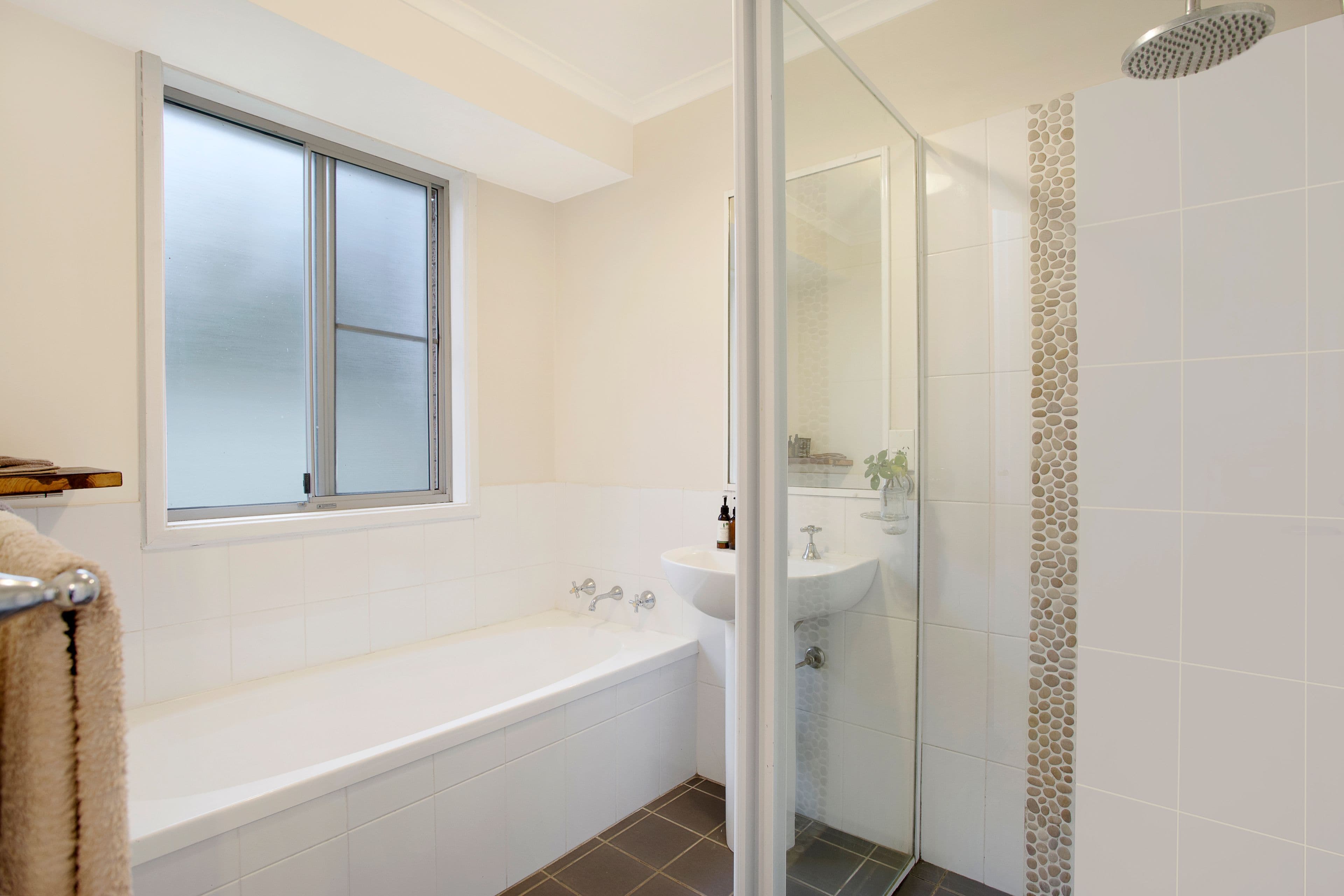 3 Hillside Drive, Berkeley Vale - Thumbnail 5