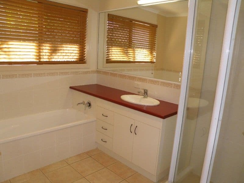 17 Culloden Place, BEACONSFIELD QLD 4740, Beaconsfield - Thumbnail 5