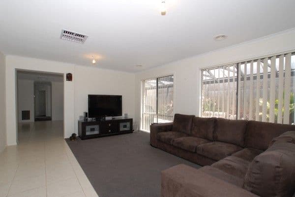4 Ella Paige Place, CARRUM DOWNS VIC 3201, Carrum Downs - Thumbnail 4