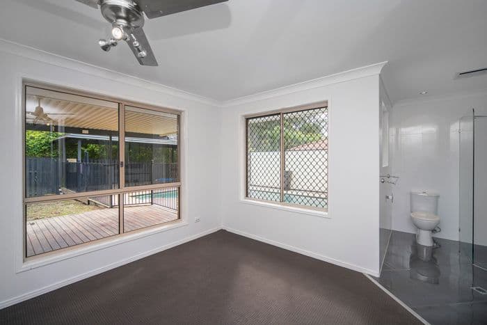 10 Enderbury Crescent, PACIFIC PINES QLD 4211, Pacific Pines - Thumbnail 7