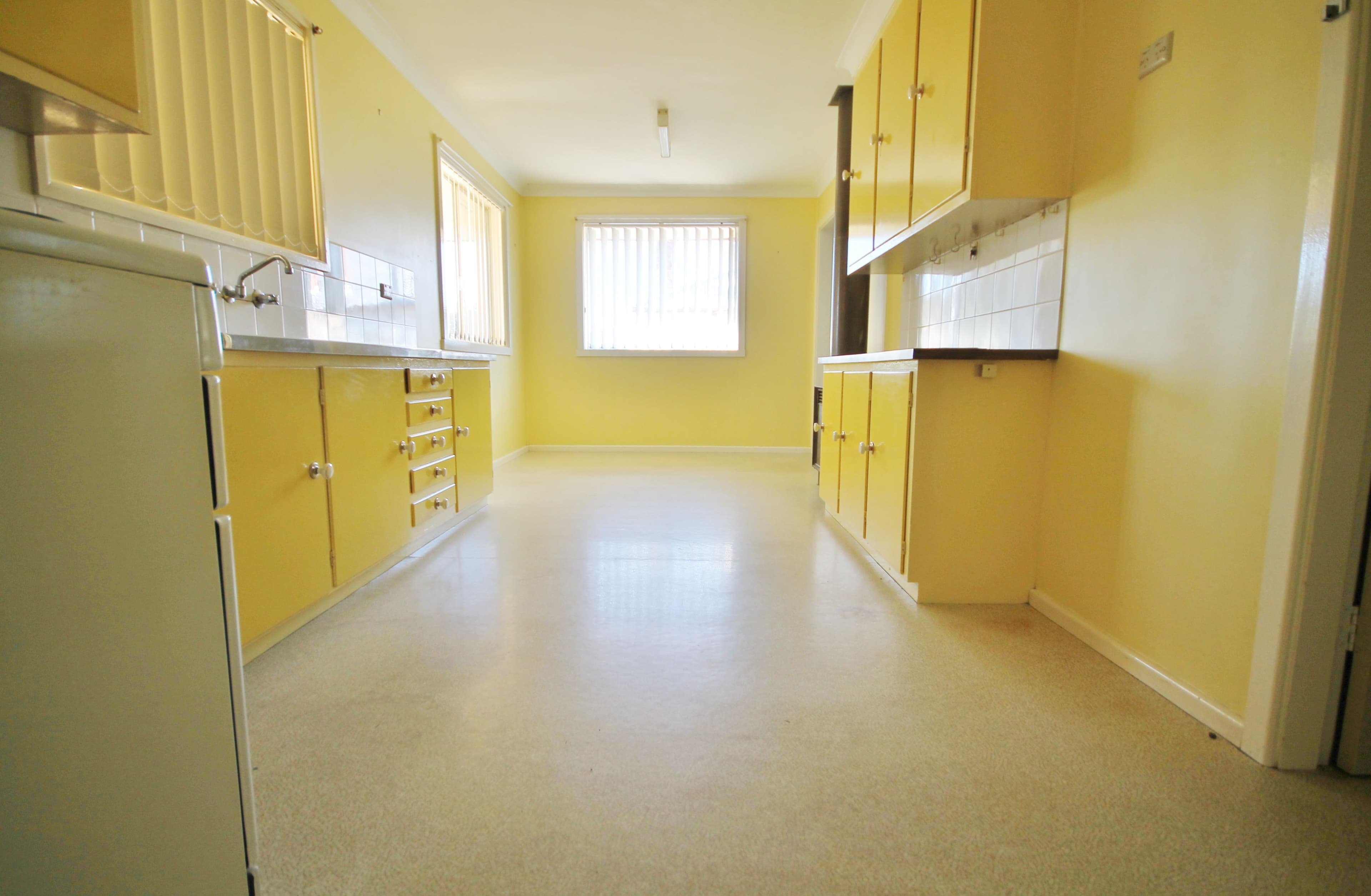 57 Murringo Street, Young - Thumbnail 2