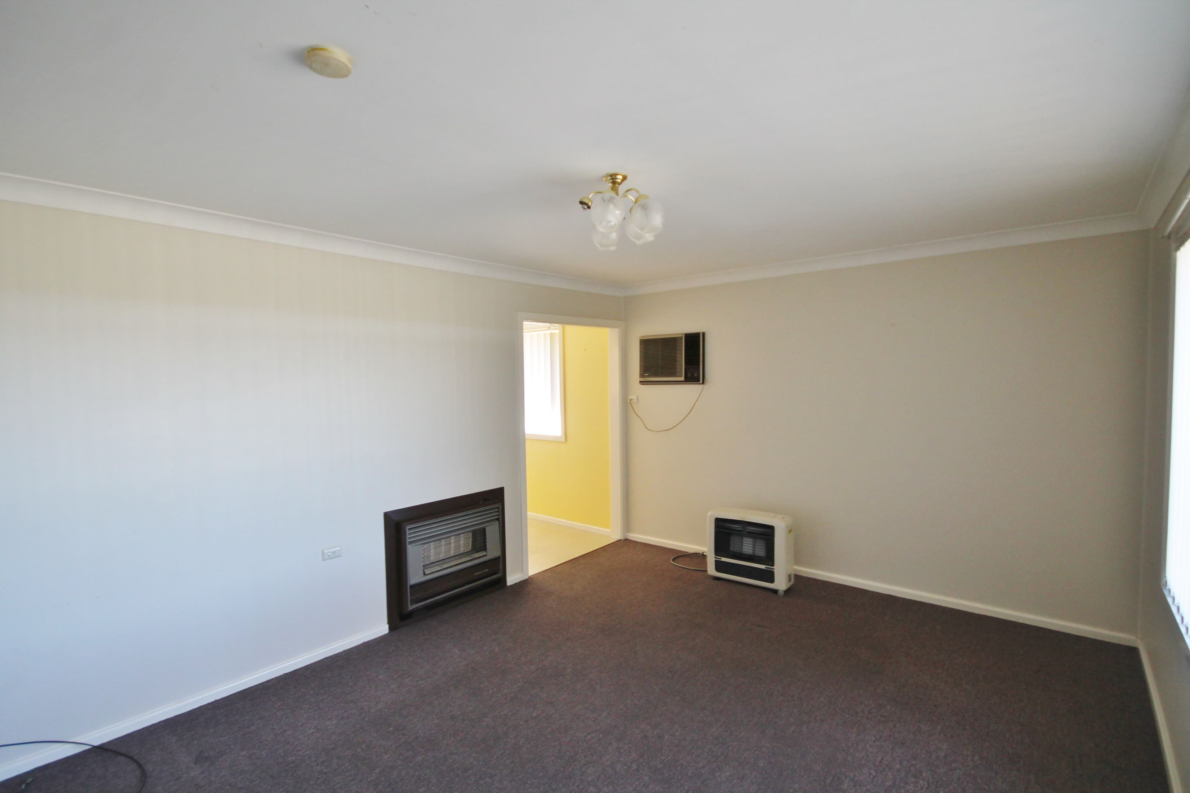57 Murringo Street, Young - Thumbnail 5