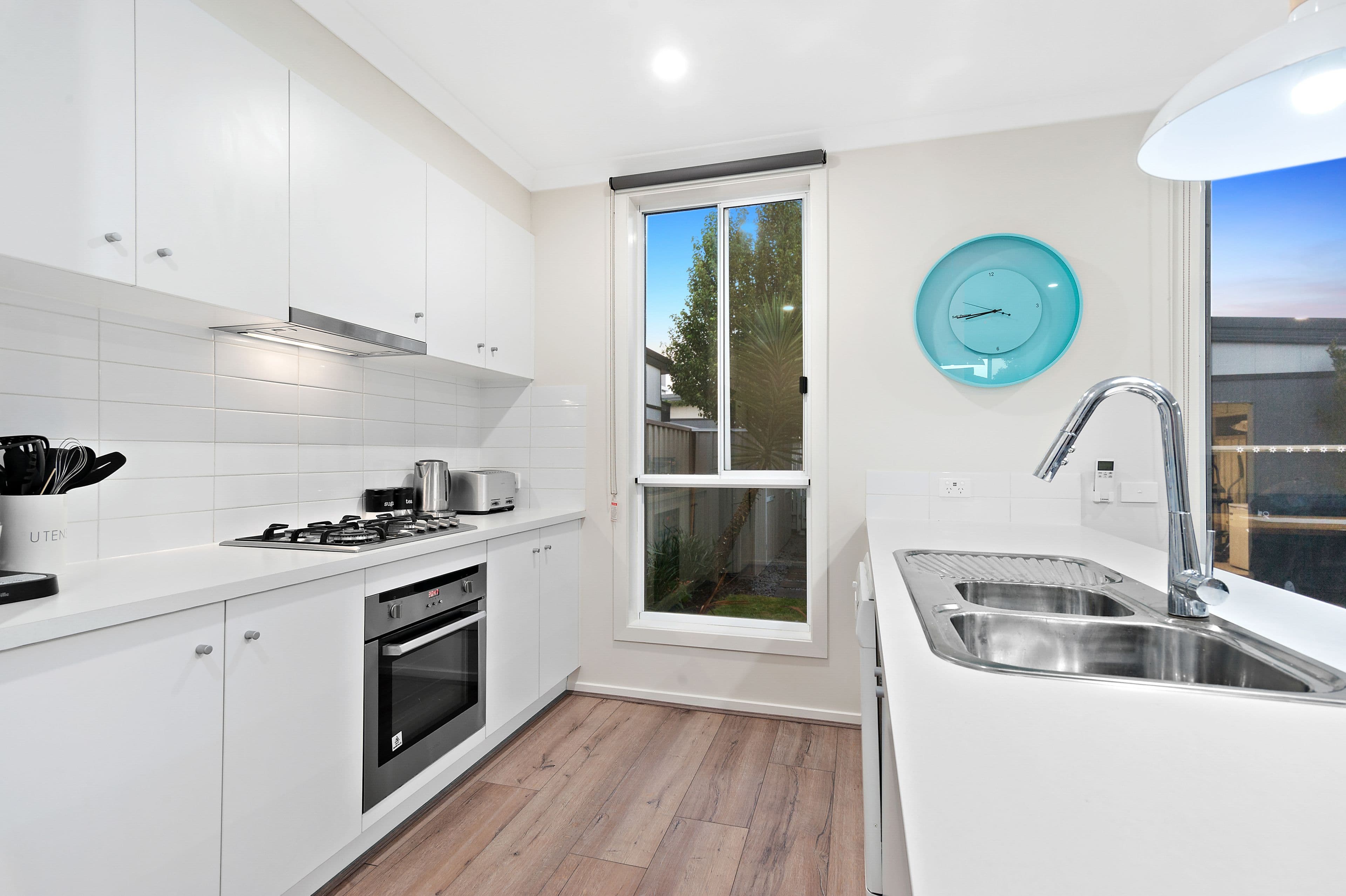 98 Henry Road, Pakenham VIC 3810, Pakenham - Thumbnail 3
