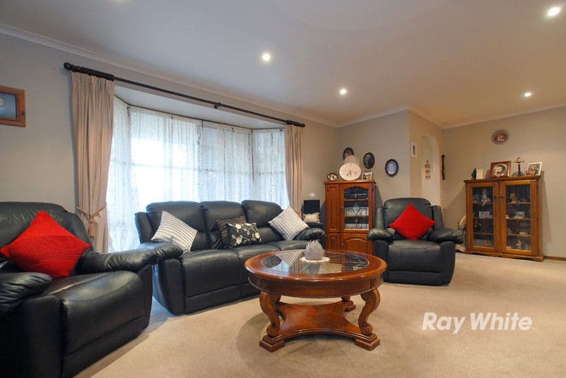 5 Mulberry Court, CRANBOURNE NORTH VIC 3977, Cranbourne North - Thumbnail 2