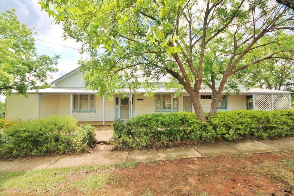 34 Campbell Street, Young - Image 1