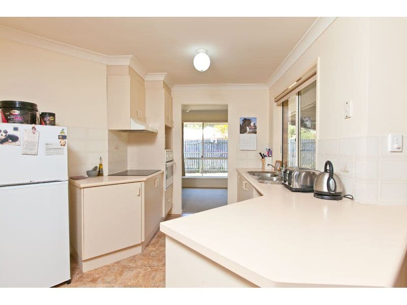 2 Club Crescent, REDLAND BAY QLD 4165, Redland Bay - Thumbnail 2