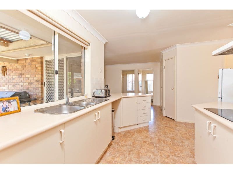 2 Club Crescent, REDLAND BAY QLD 4165, Redland Bay - Thumbnail 3