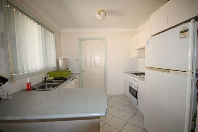 1 Ashford Close, Hinchinbrook - Thumbnail 4