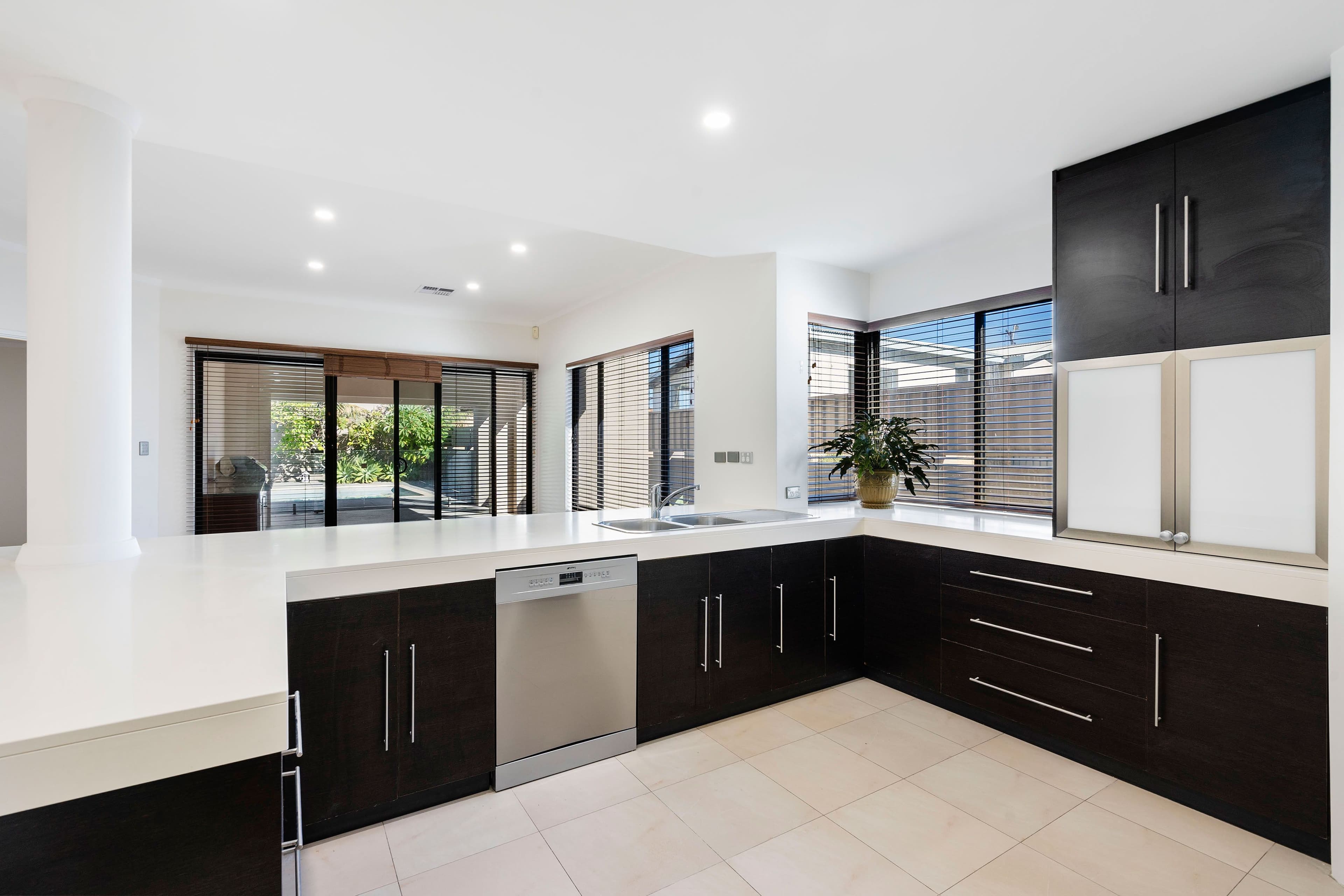 2 Robin Avenue, Sorrento WA 6020, Sorrento - Thumbnail 6