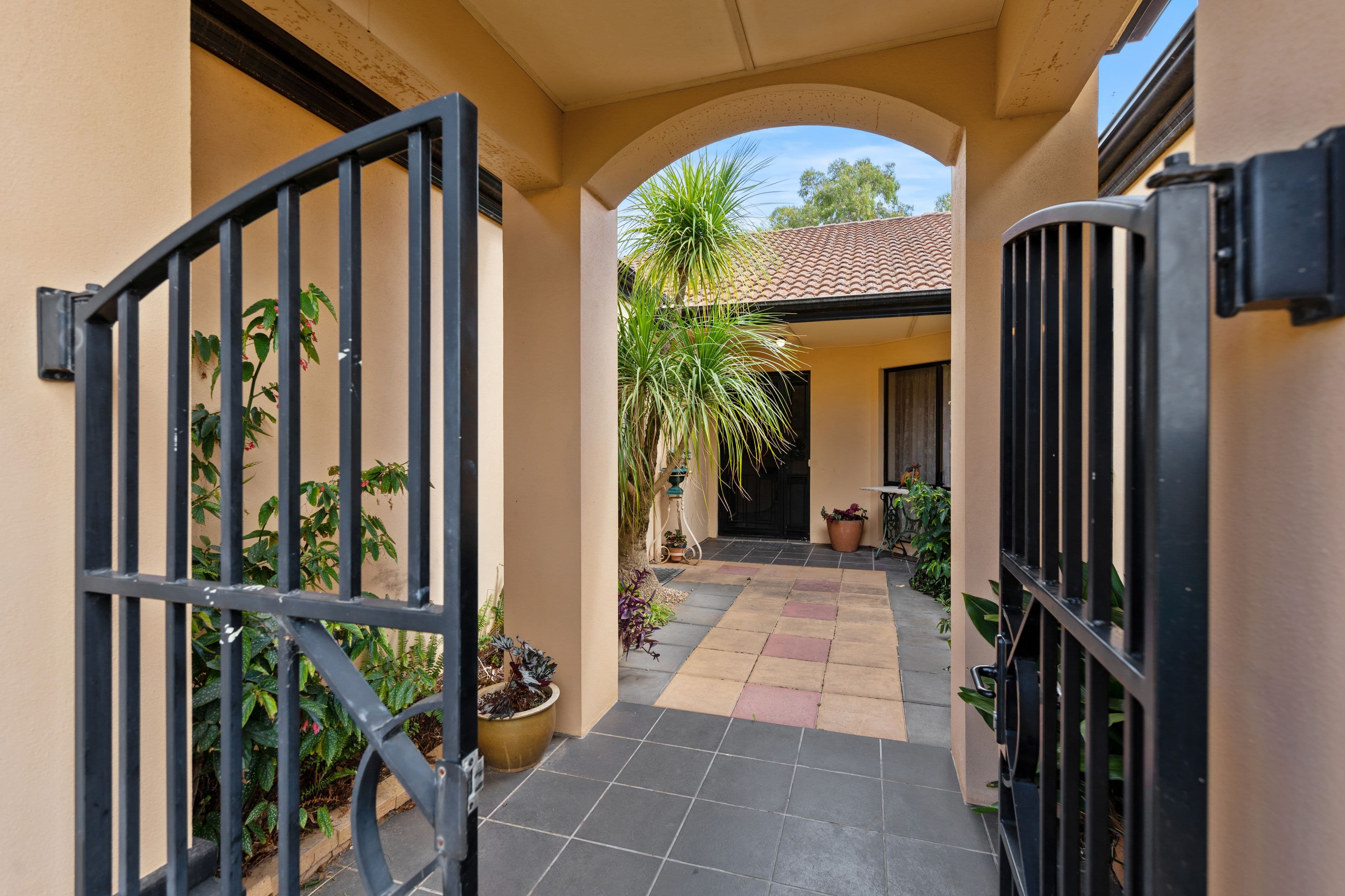 3 Tilbrook Avenue, Clare SA 5453, Clare - Thumbnail 2