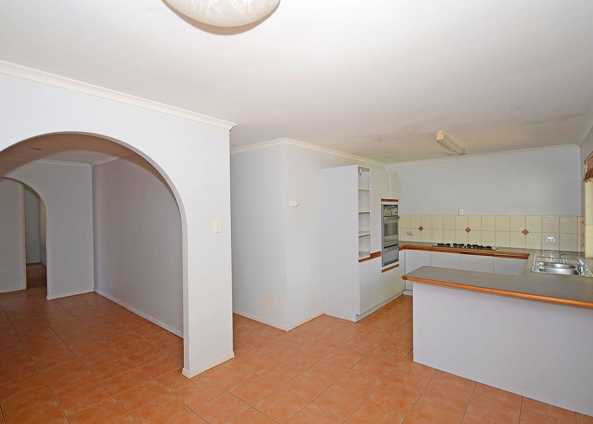 5 Bruce Street, TORQUAY QLD 4655, Torquay - Thumbnail 2