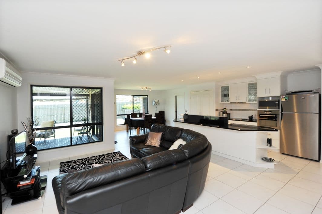 24 Elizabeth Street, WESTBROOK QLD 4350, Westbrook - Thumbnail 2