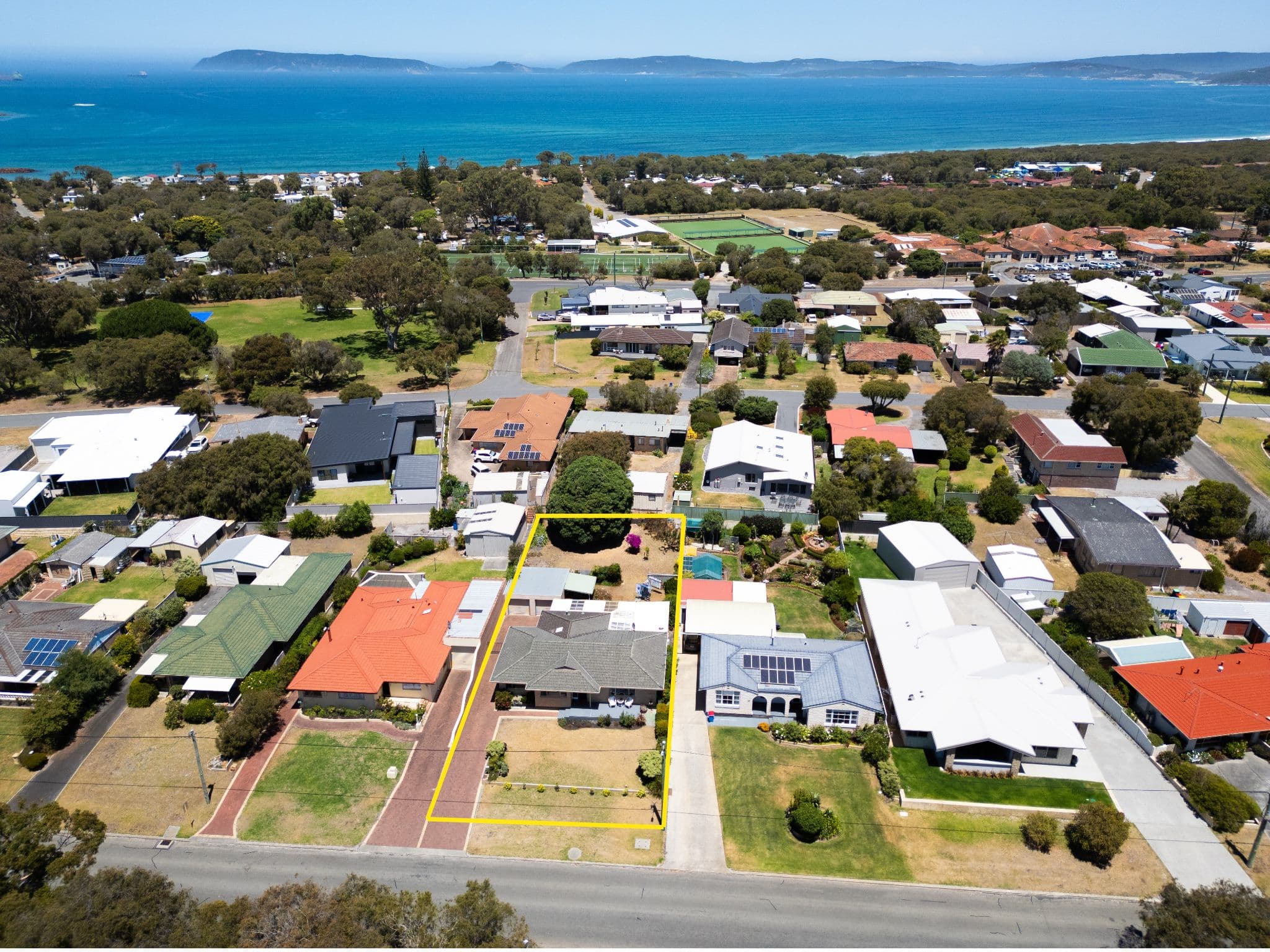 21 Swarbrick Street, Emu Point WA 6330, Emu Point - Thumbnail 2