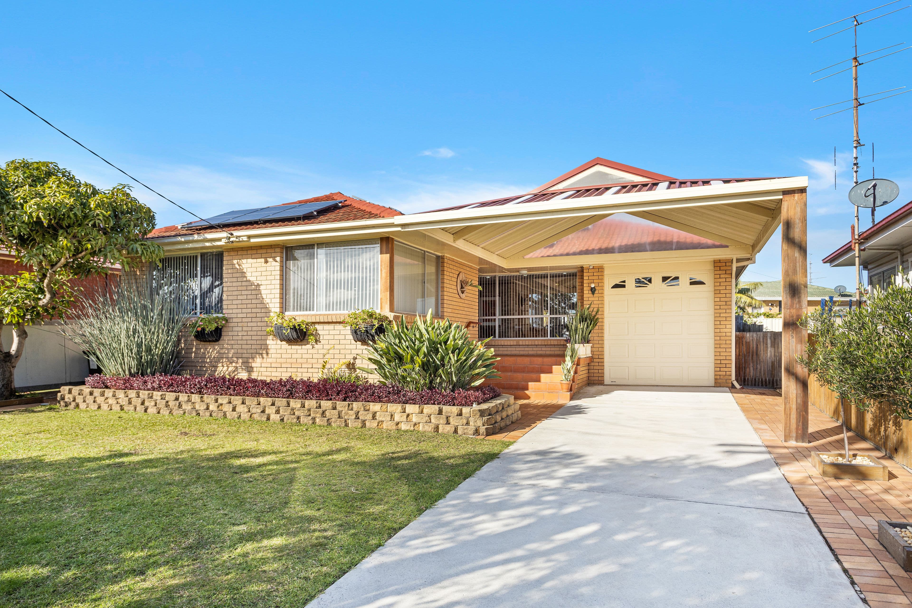 5 Roberts Avenue, Barrack Heights NSW 2528, Barrack Heights - Image 1