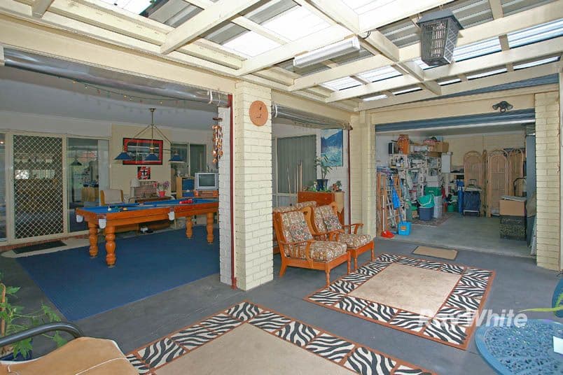 9 Foxwood Drive, CRANBOURNE EAST VIC 3977, Cranbourne East - Thumbnail 3
