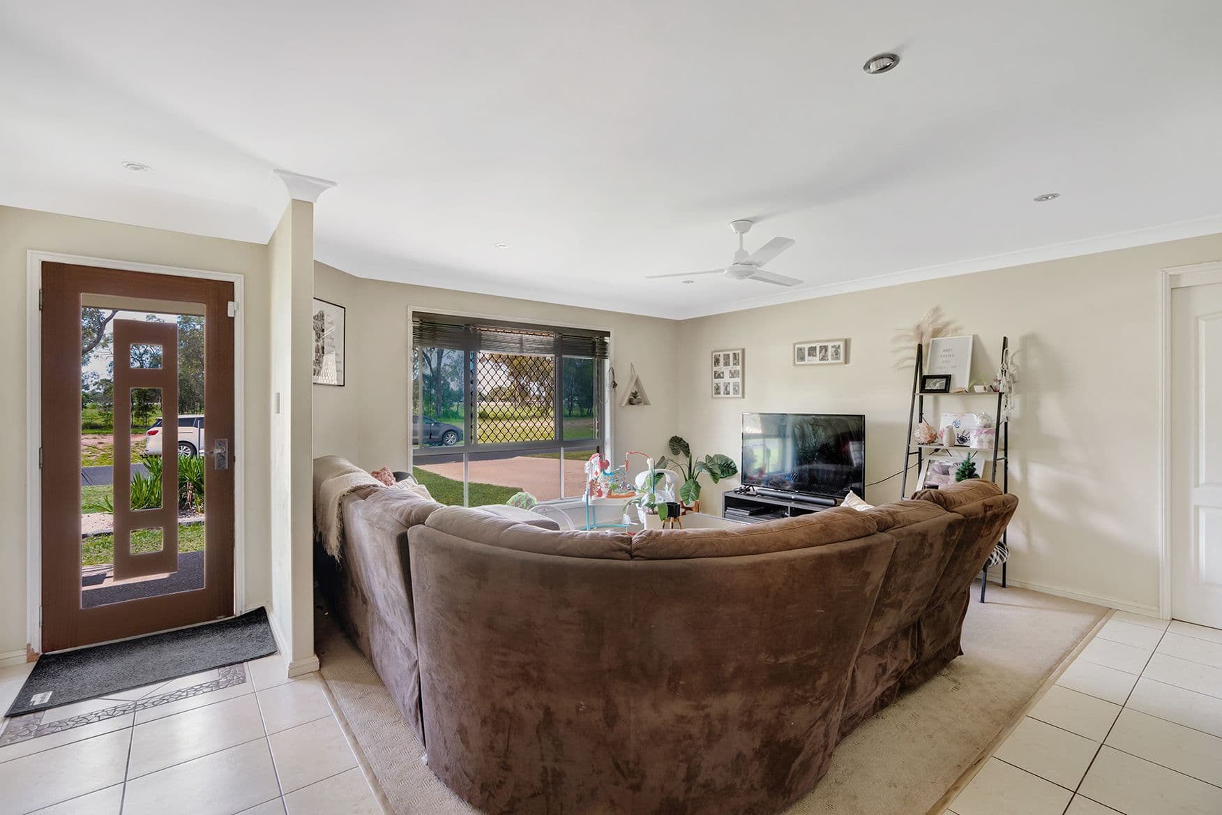 39 Park Avenue, Emerald QLD 4720, Emerald - Thumbnail 3