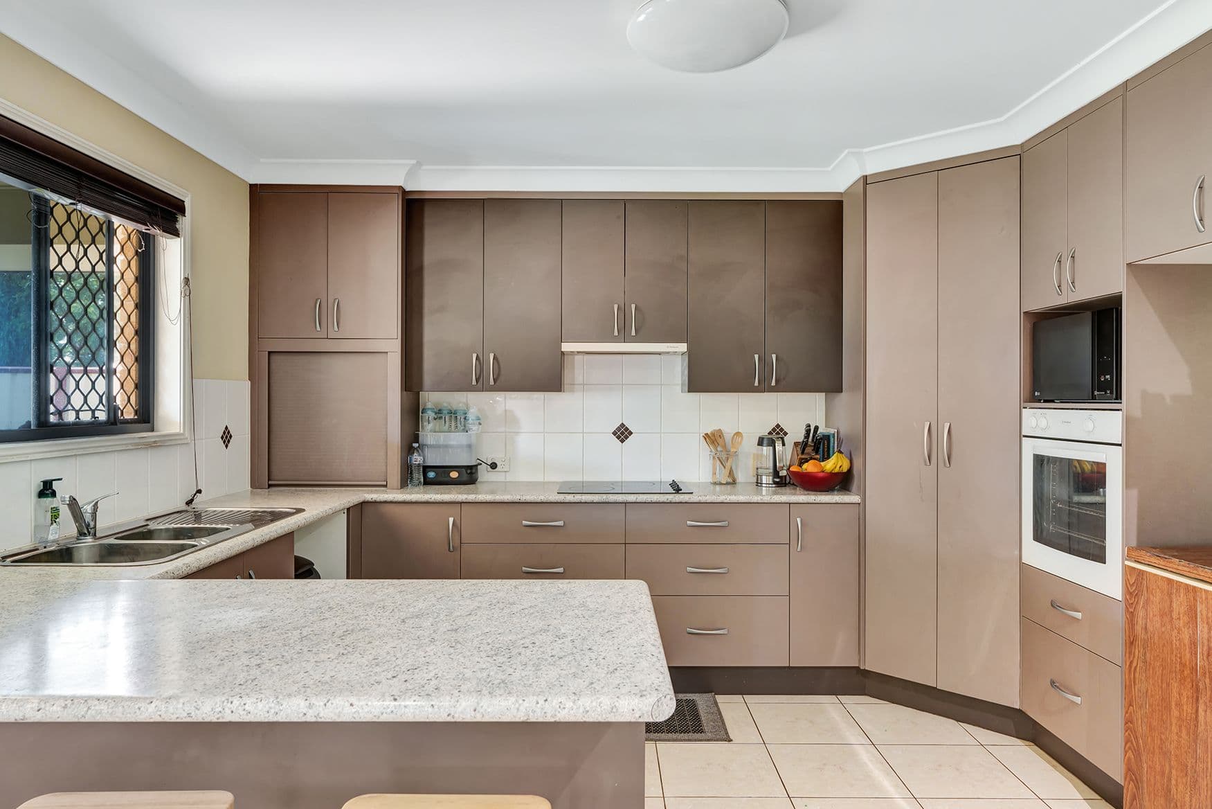 39 Park Avenue, Emerald QLD 4720, Emerald - Thumbnail 4