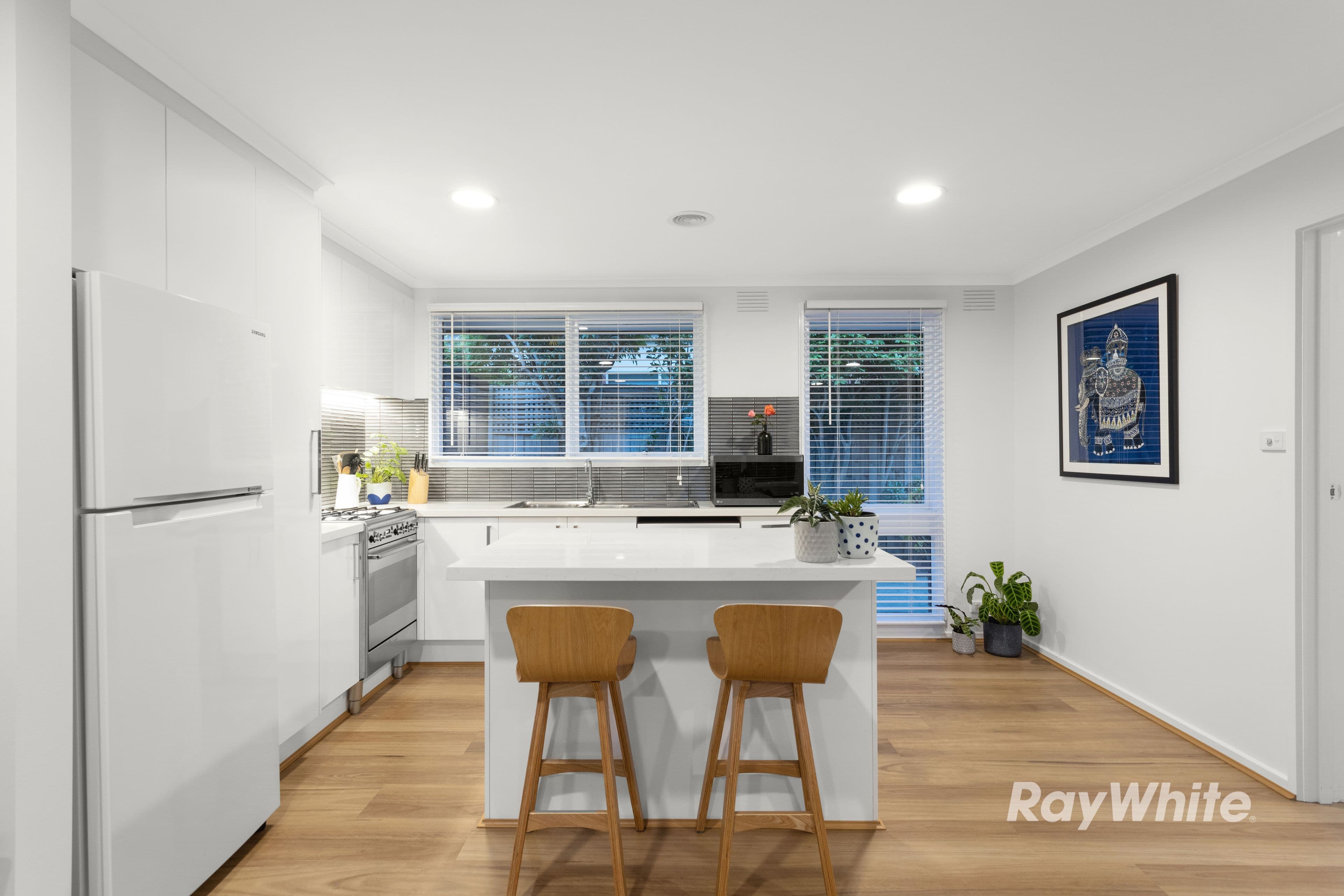 6 Elizabeth Crescent, Carnegie VIC 3163, Carnegie - Thumbnail 2