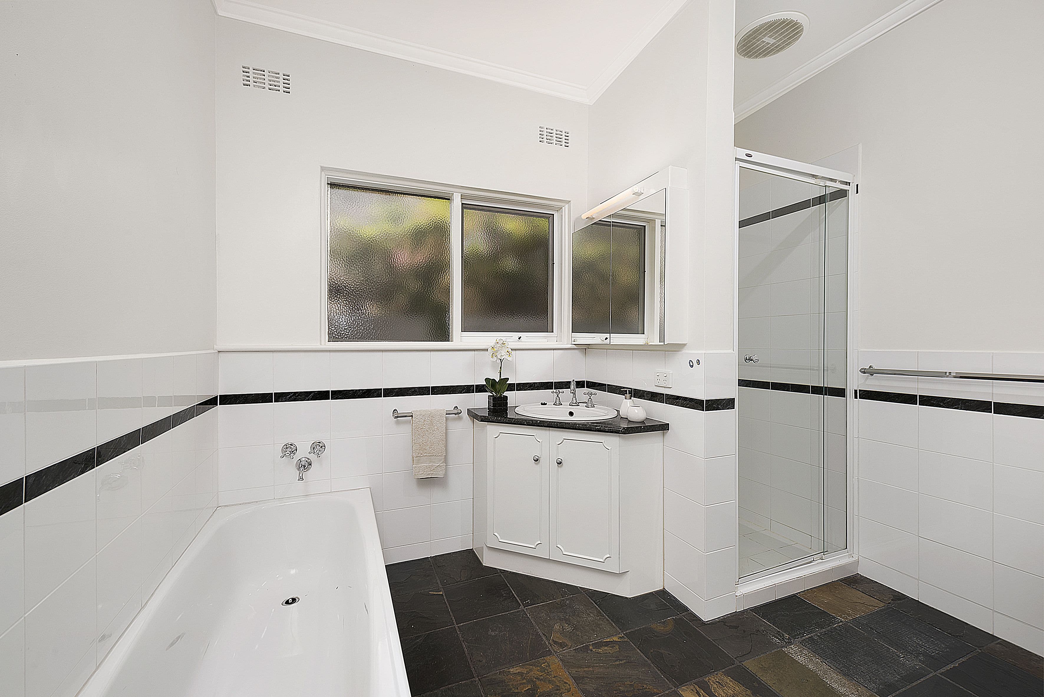 33 Mont Victor Road, Kew VIC 3101, Kew - Thumbnail 6