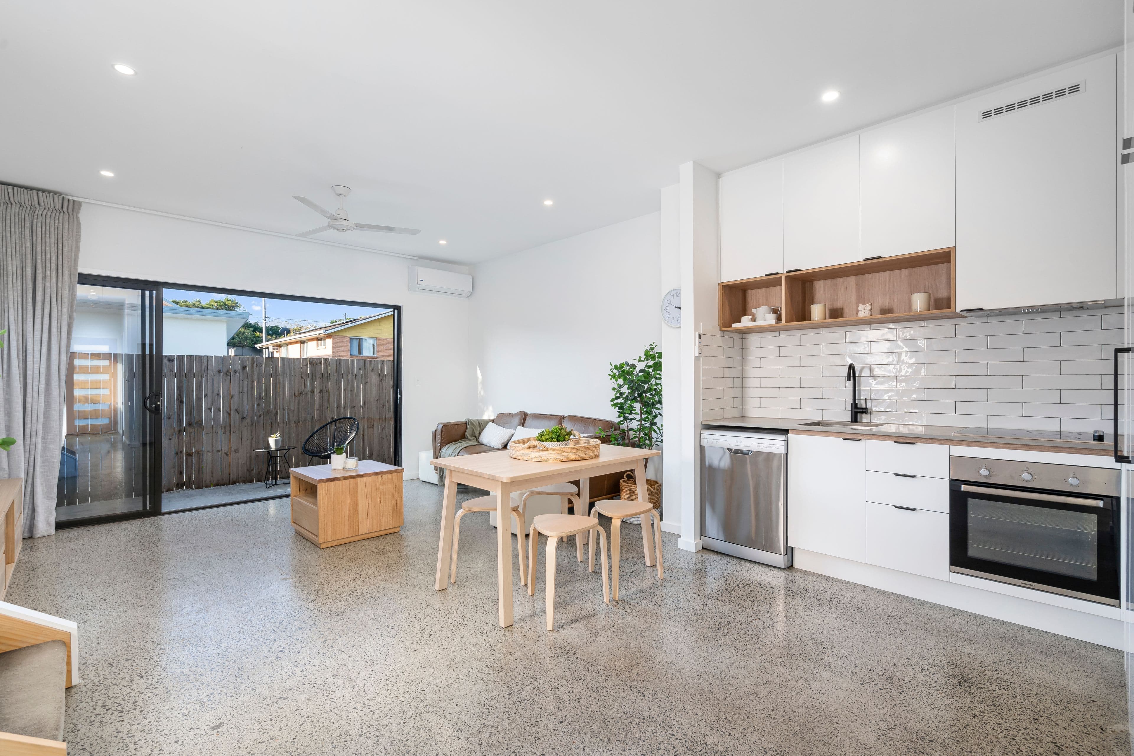 83 Falconer Street, Southport QLD 4215, Southport - Thumbnail 4