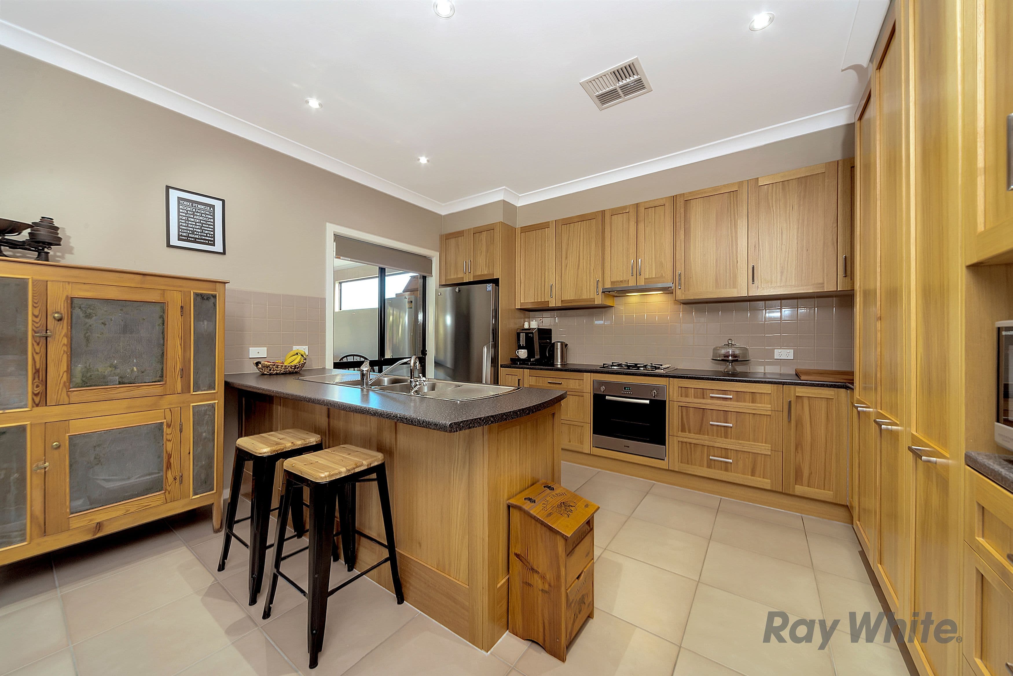 36 Gilmore Crescent, Wallaroo SA 5556, Wallaroo - Thumbnail 3