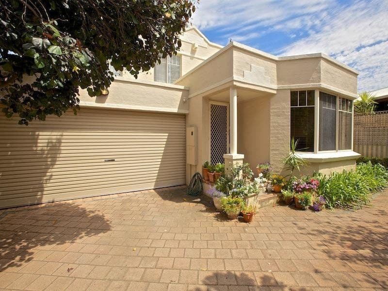 27 Helmsley Street, SCARBOROUGH WA 6019, Scarborough - Thumbnail 2