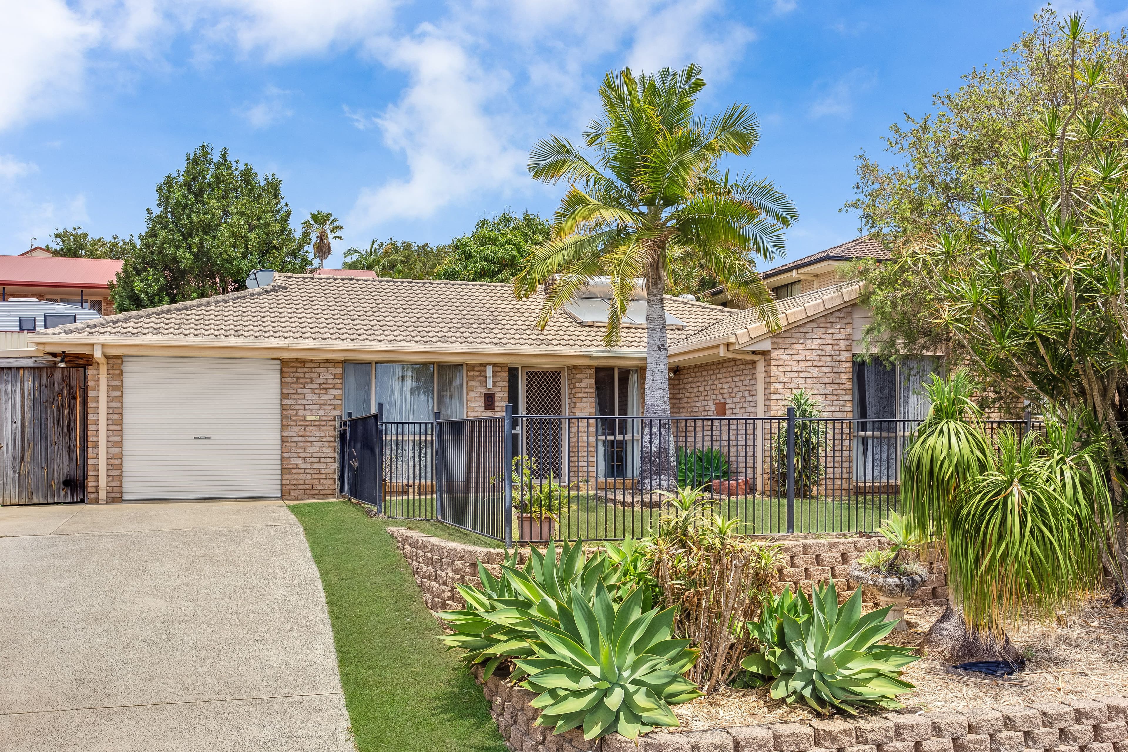 9 Manuka Road, Banora Point NSW 2486, Banora Point - Image 1