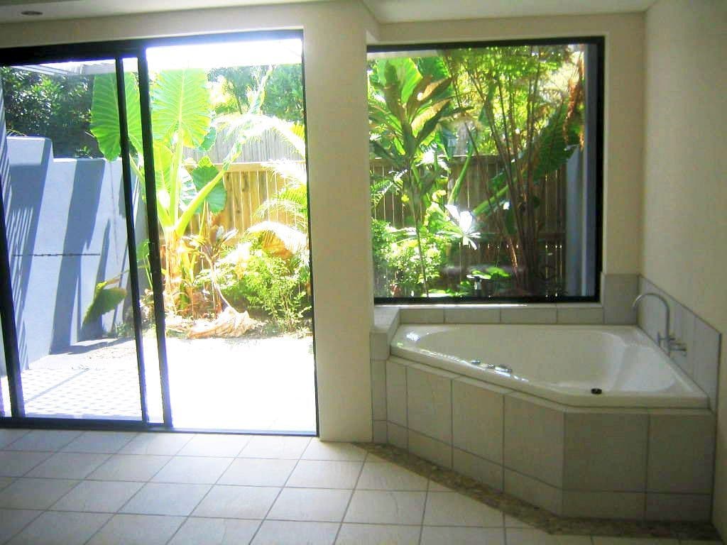22-24 Oyster Court, Trinity Beach QLD 4879, Trinity Beach - Thumbnail 4