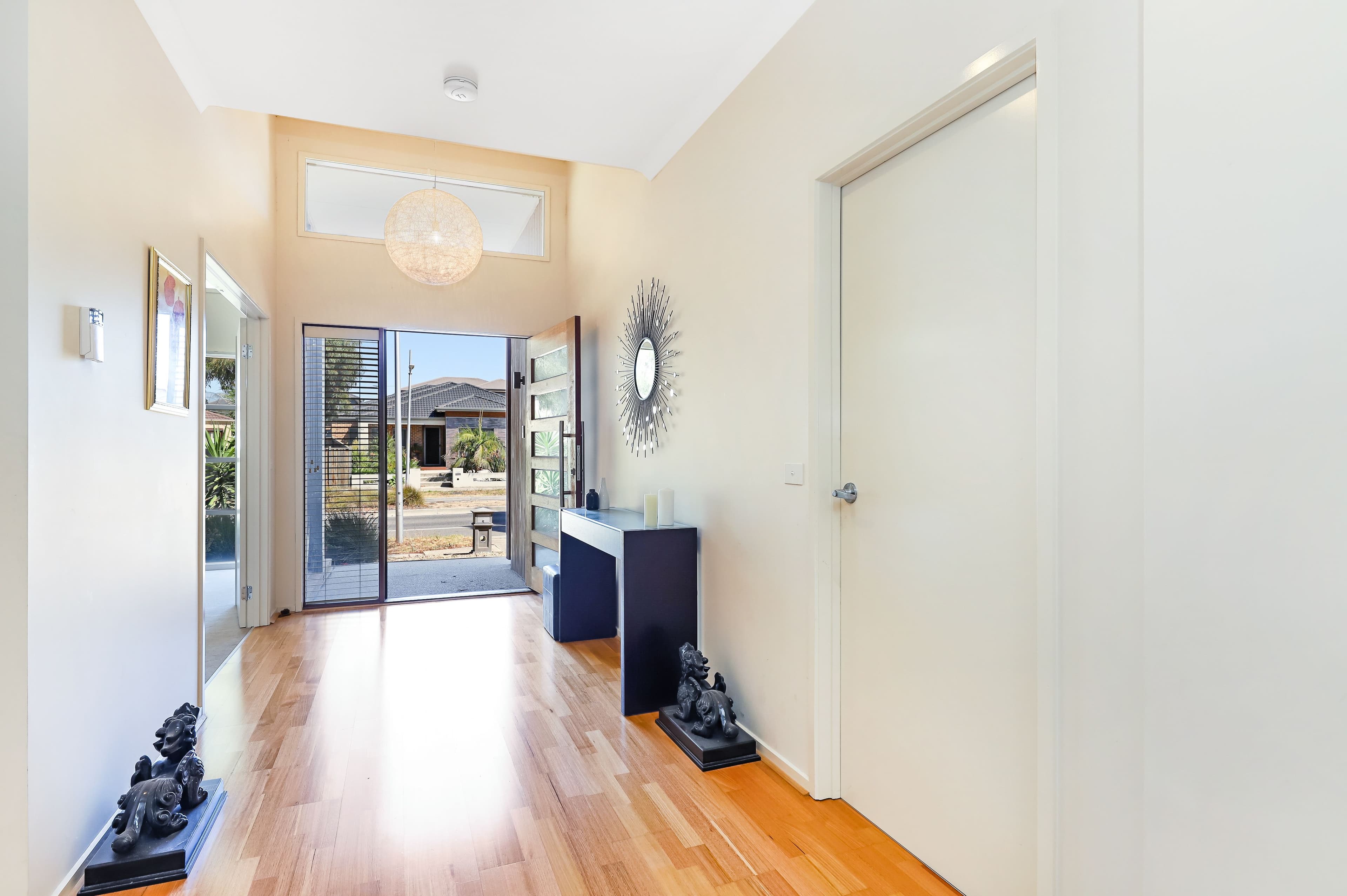 122 Gillwell Road, Lalor VIC 3075, Lalor - Thumbnail 3