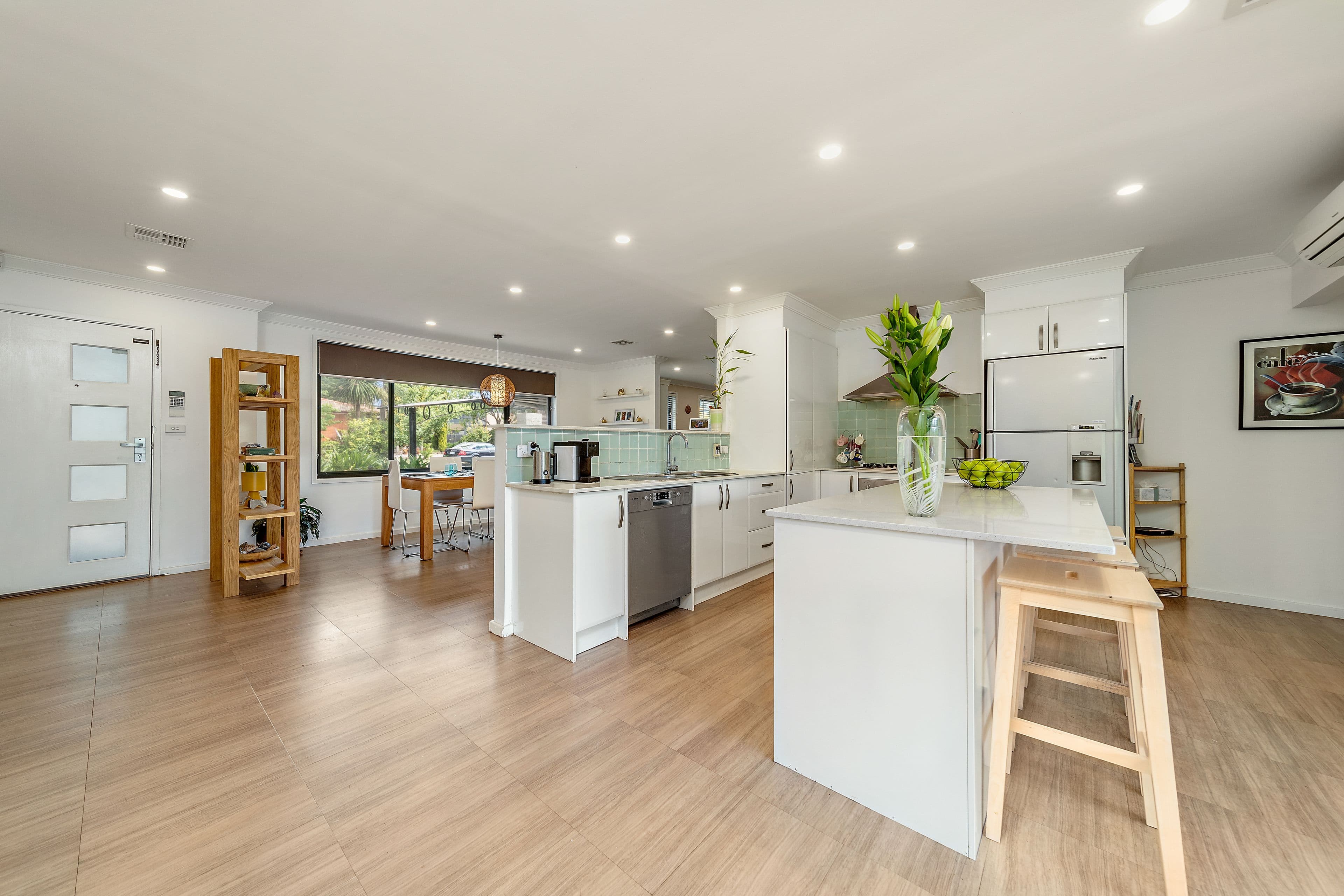 5 Gibbes Place, Weetangera ACT 2614, Weetangera - Thumbnail 5