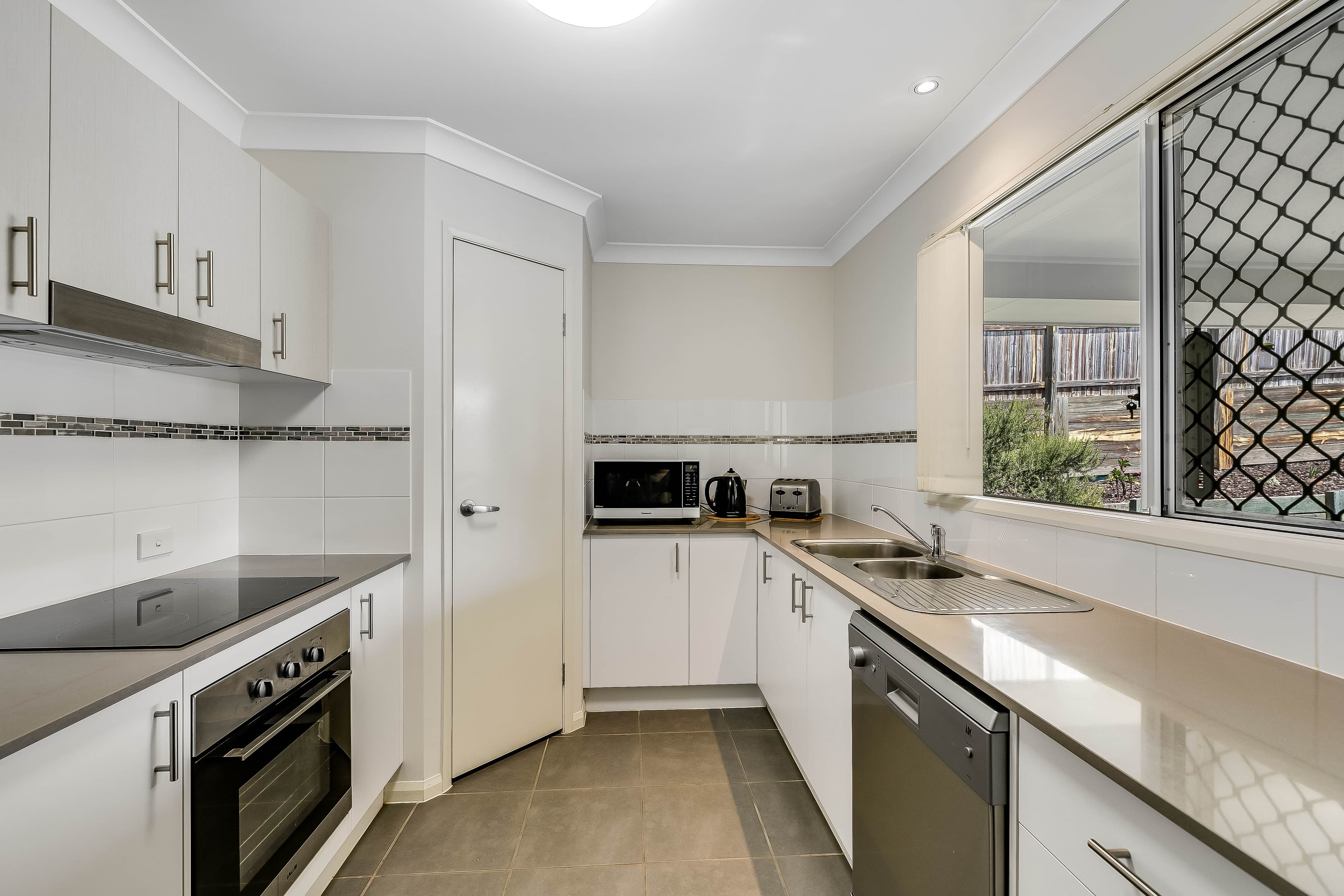 15 Adelaide Street, Cranley QLD 4350, Cranley - Thumbnail 3