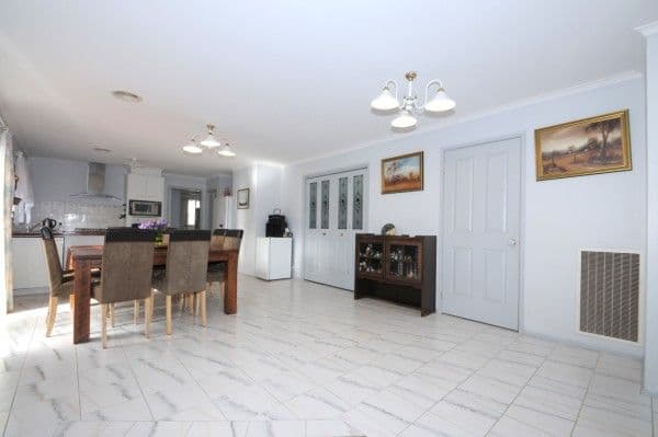 14 Greenslopes Drive, CARRUM DOWNS VIC 3201, Carrum Downs - Thumbnail 3