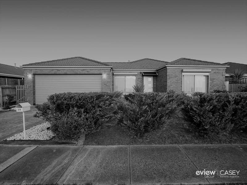 39 Fairhaven Boulevard, Cranbourne West - Image 1