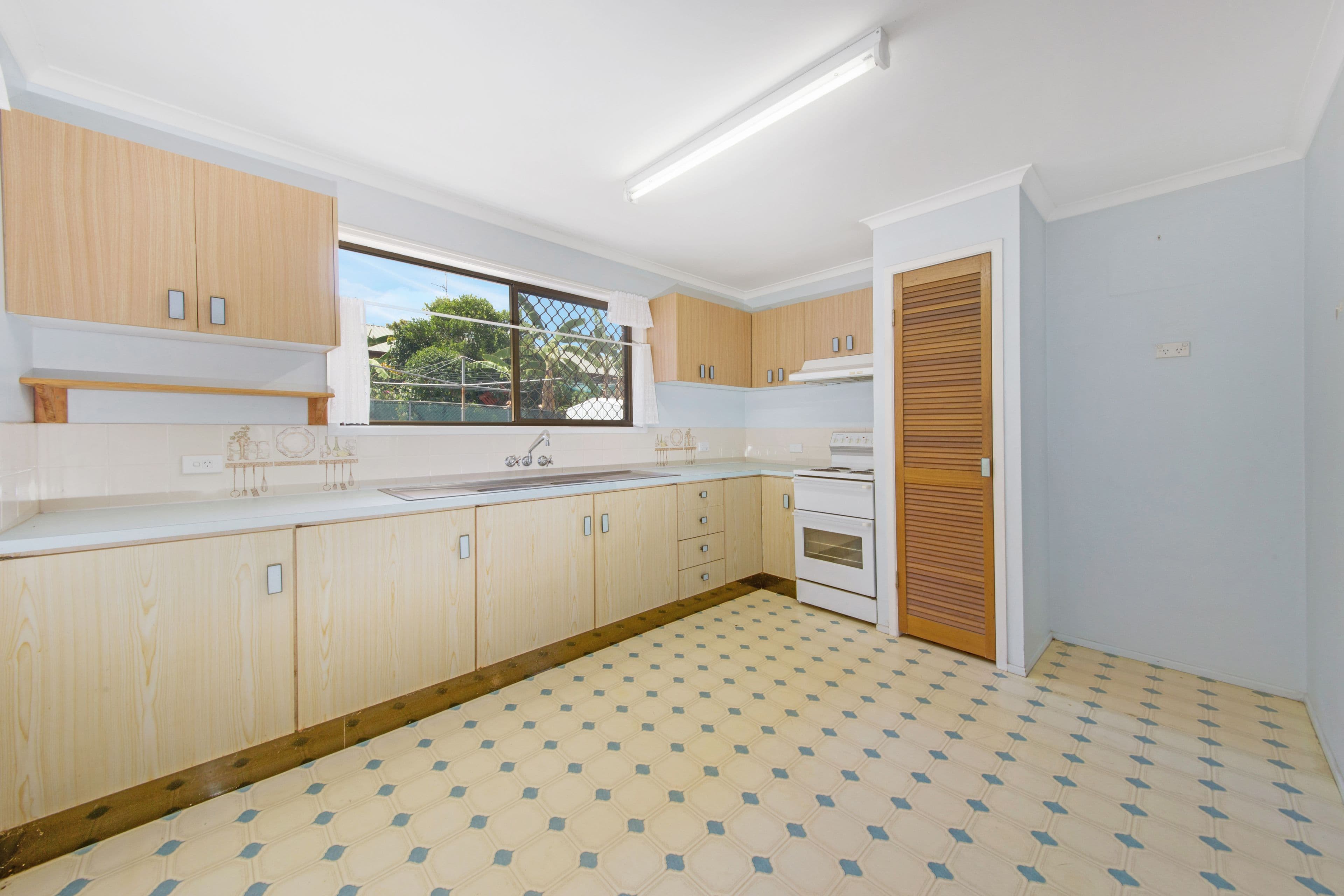 14 Waratah Street, Kin Kora QLD 4680, Kin Kora - Thumbnail 4