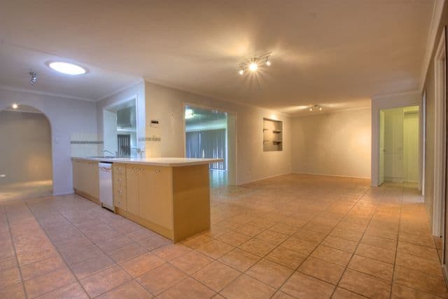 16 Islandview Street, BARELLAN POINT QLD 4306, Barellan Point - Thumbnail 4