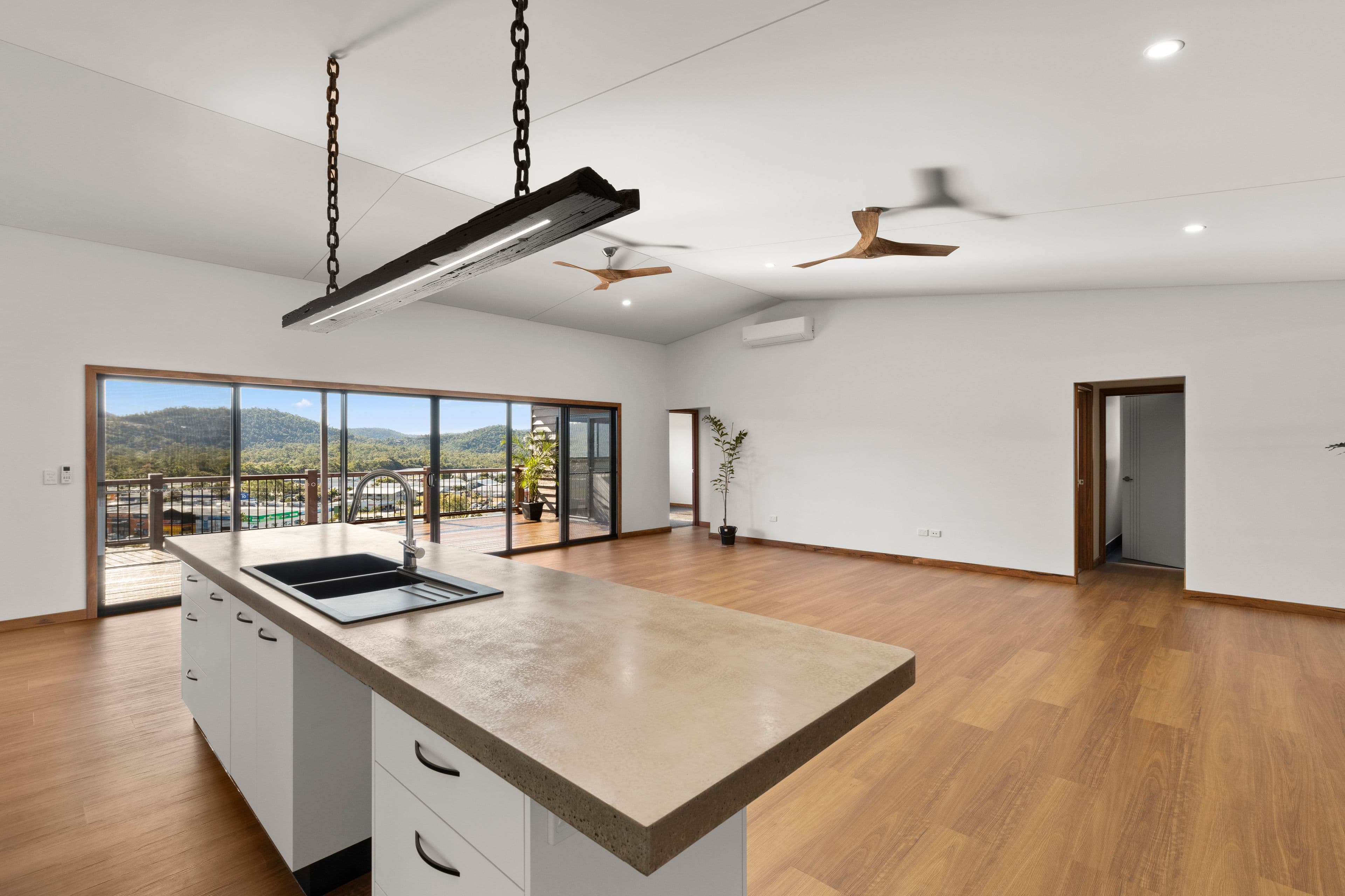 14 Whitehaven Crescent, Cannonvale QLD 4802, Cannonvale - Thumbnail 4