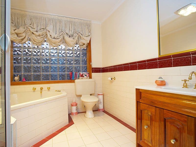 24 Carina Drive, MELTON VIC 3337, Melton - Thumbnail 4