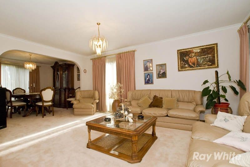 11 The Grange, WANTIRNA VIC 3152, Wantirna - Thumbnail 2