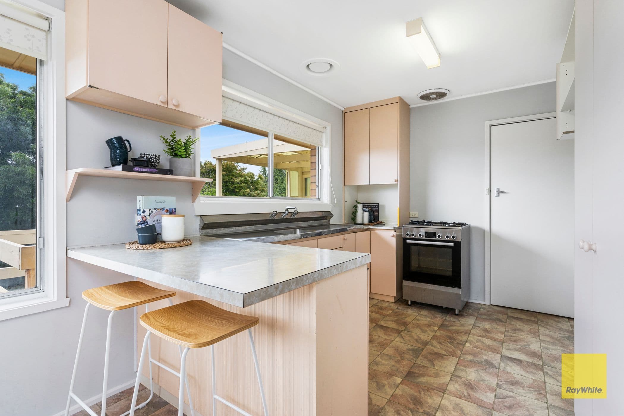 15 Lambhill Crescent, Highton VIC 3216, Highton - Thumbnail 5