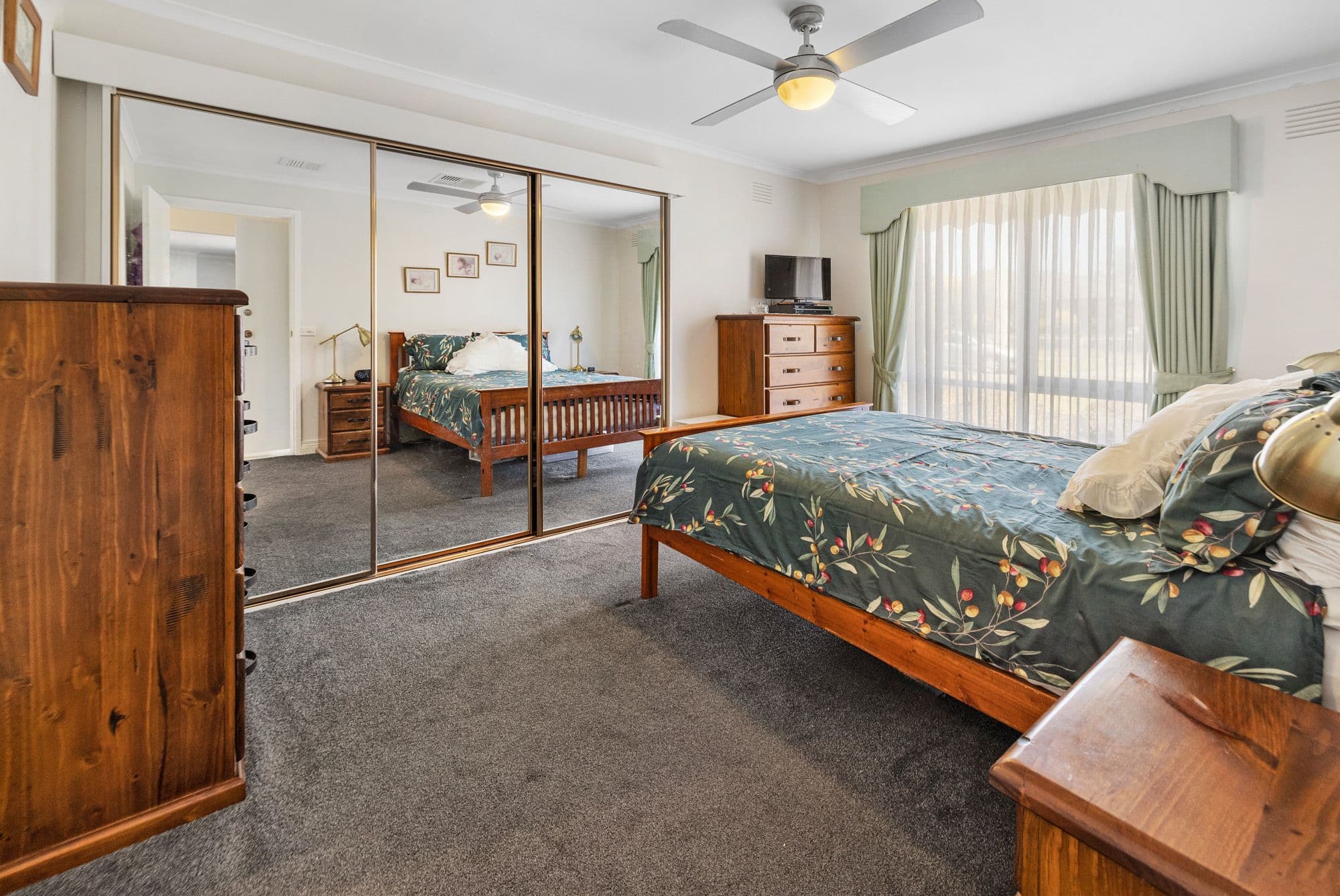 33 Roseland Crescent, Hoppers Crossing VIC 3029, Hoppers Crossing - Thumbnail 2