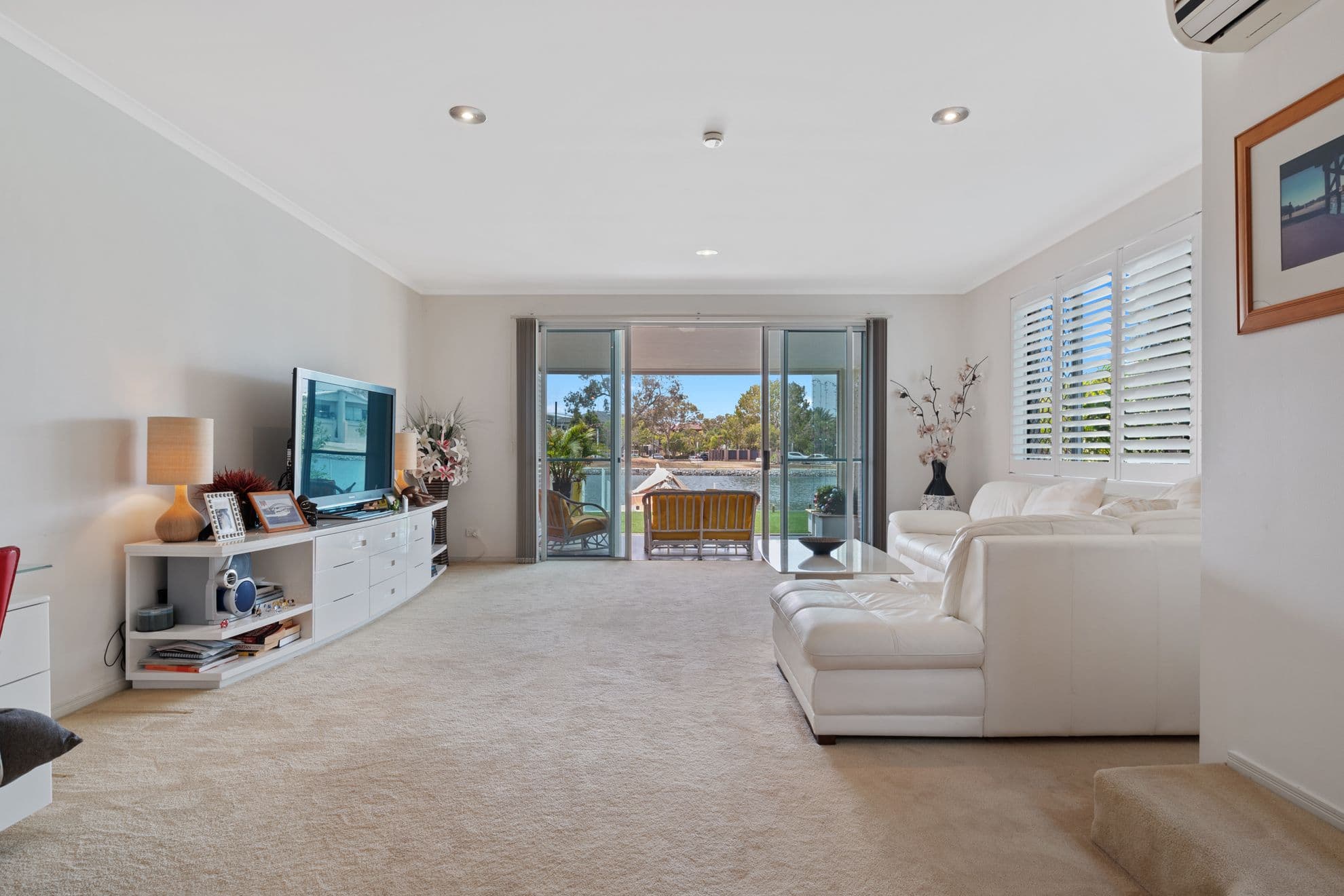 42 Vaggelas Crescent, Biggera Waters QLD 4216, Biggera Waters - Thumbnail 3