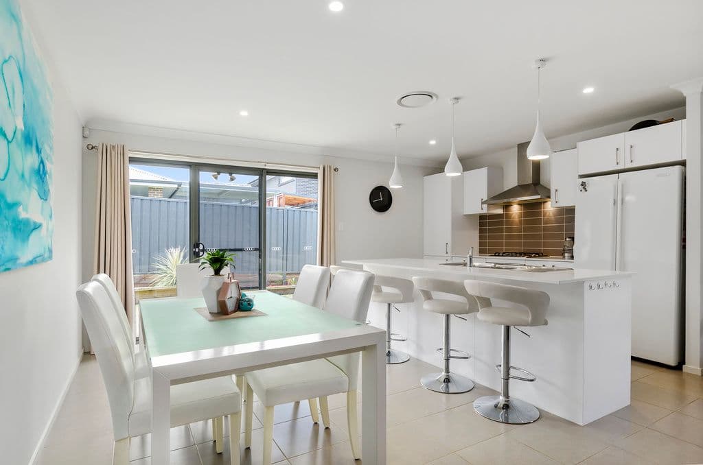 30 Flemmings Crescent, Horsley - Image 1