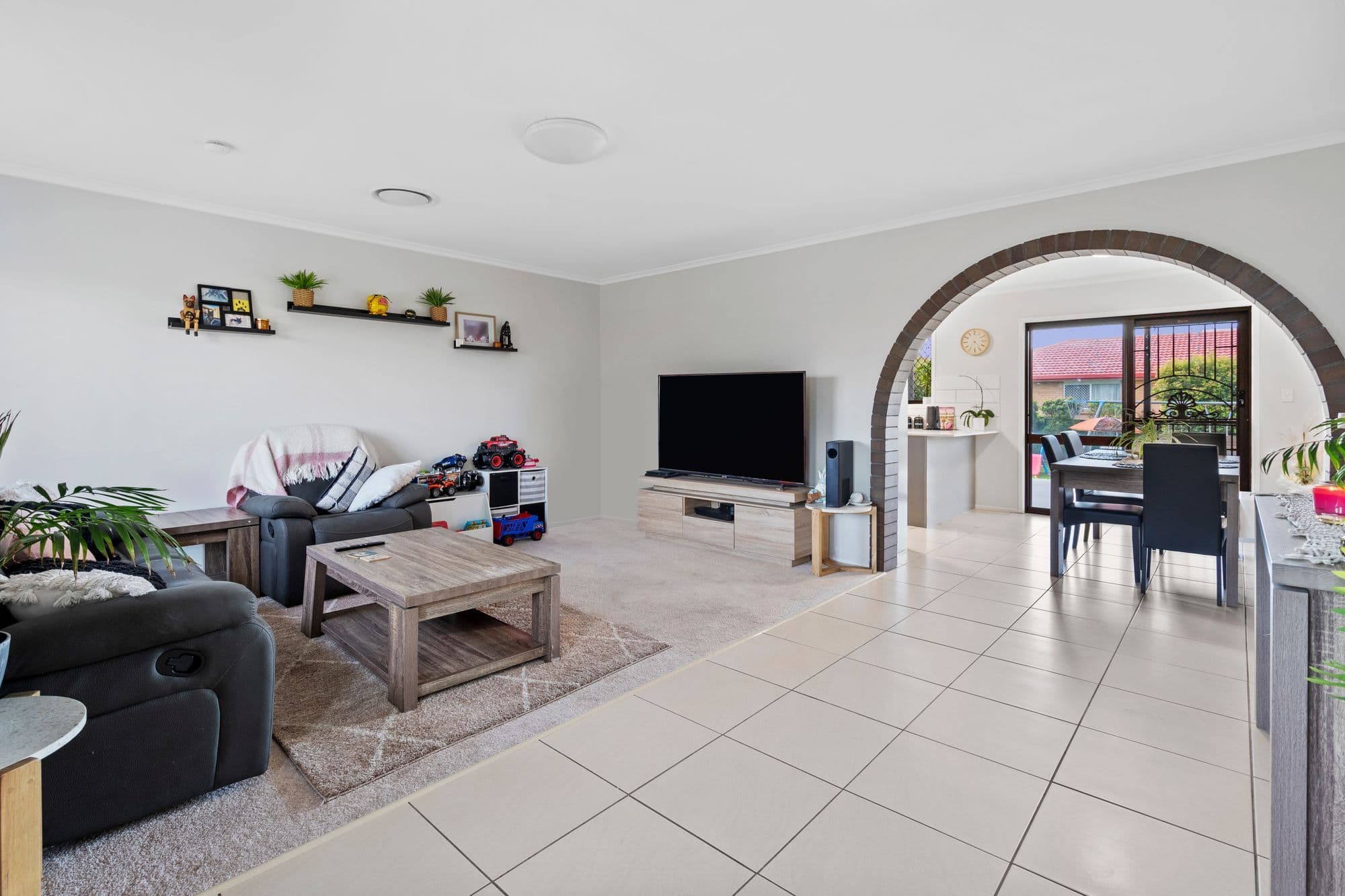 10 Tandara Street, Rochedale South QLD 4123, Rochedale South - Thumbnail 2
