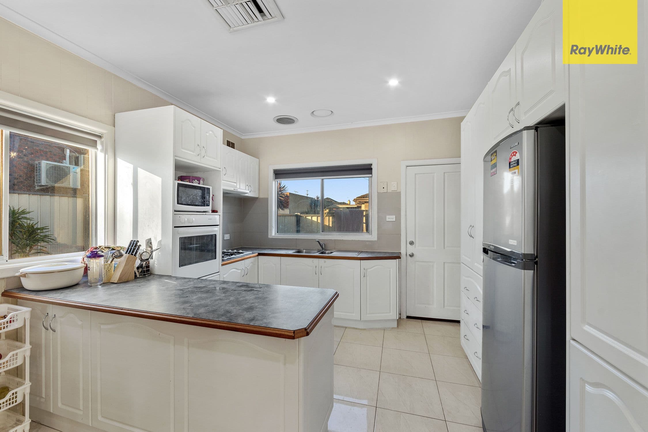 32 Oberon Avenue, St Albans VIC 3021, St Albans - Thumbnail 4