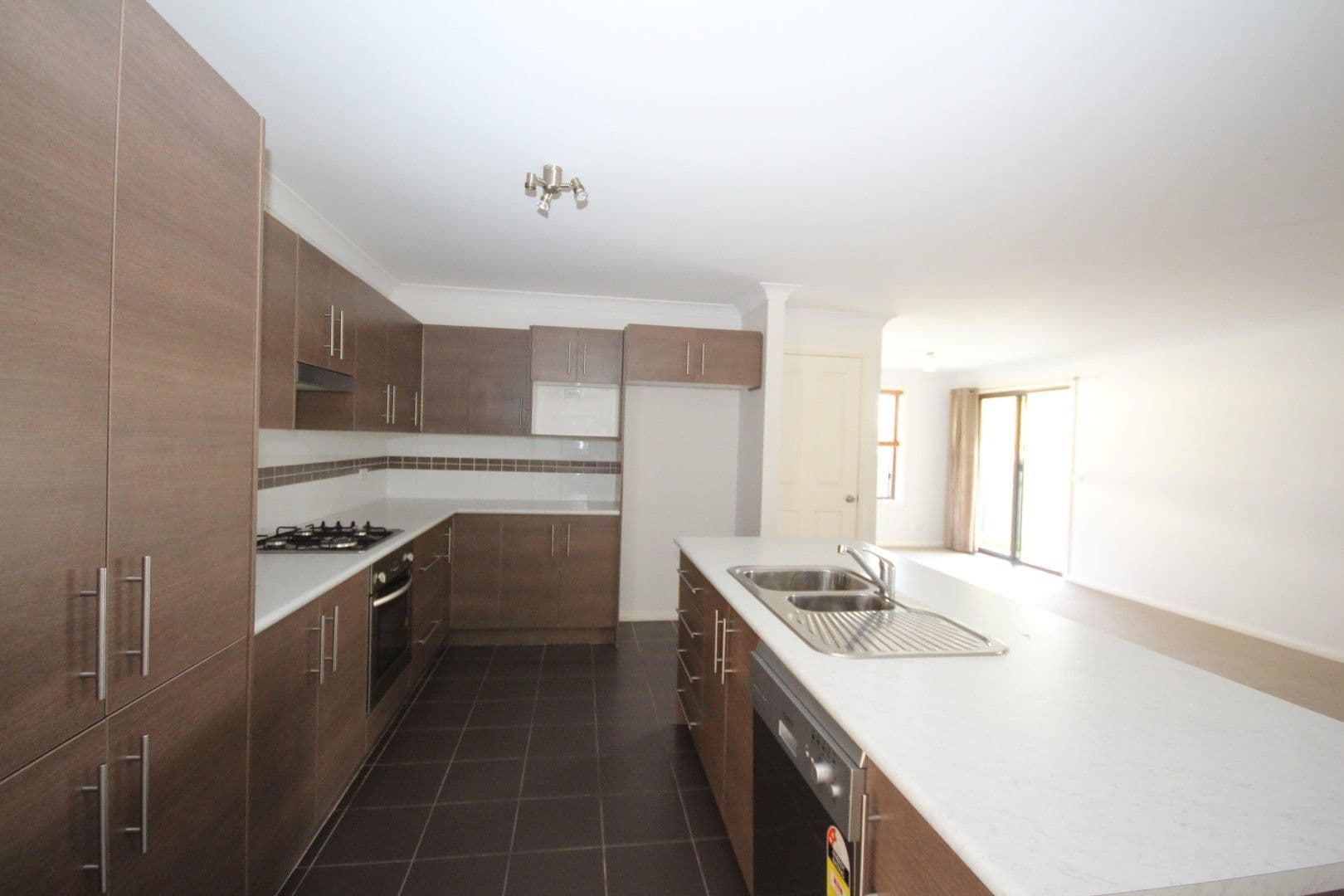 136 Curtis Street, Oberon - Thumbnail 2