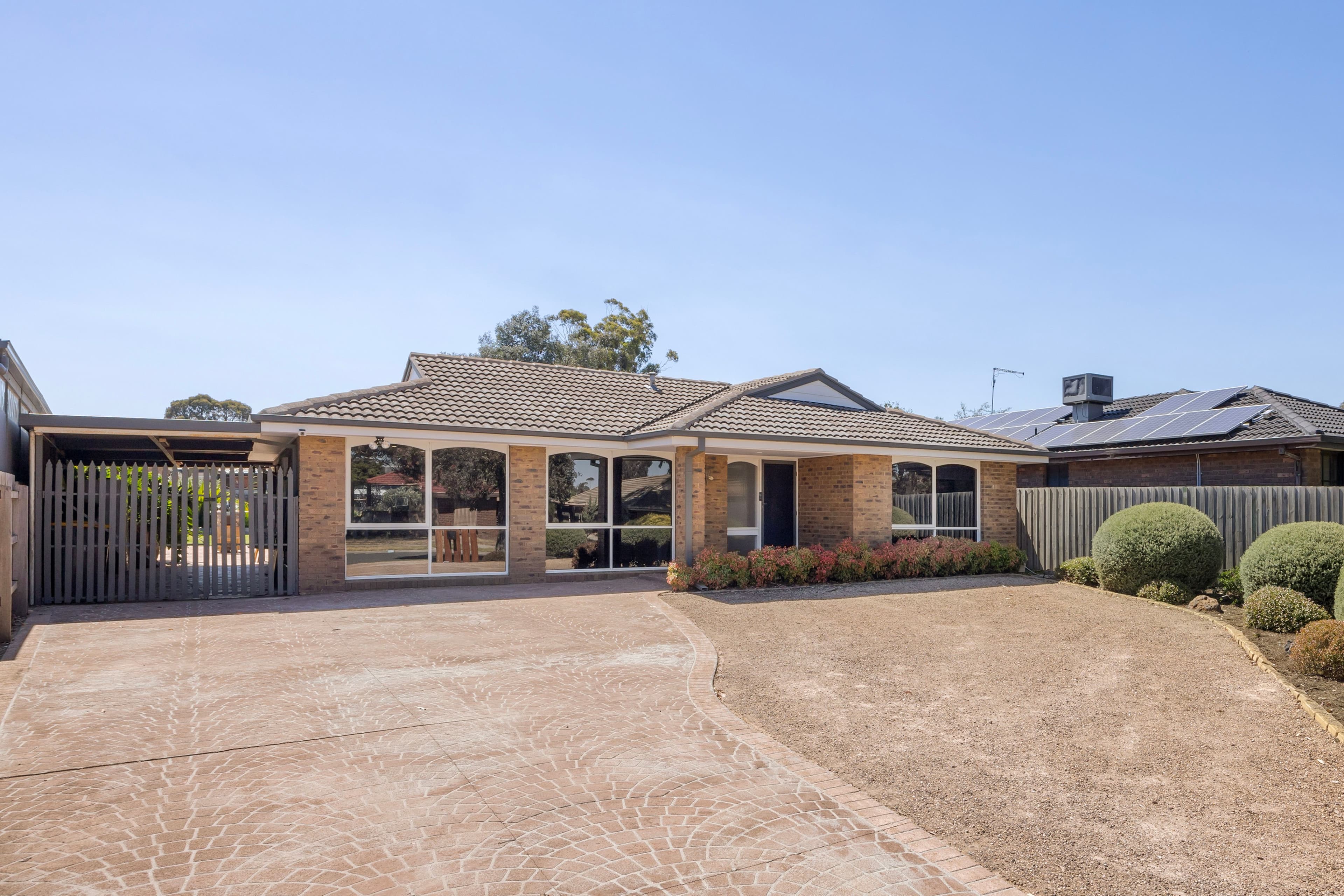 50 Mcewen Drive, Sunbury VIC 3429, Sunbury - Thumbnail 2
