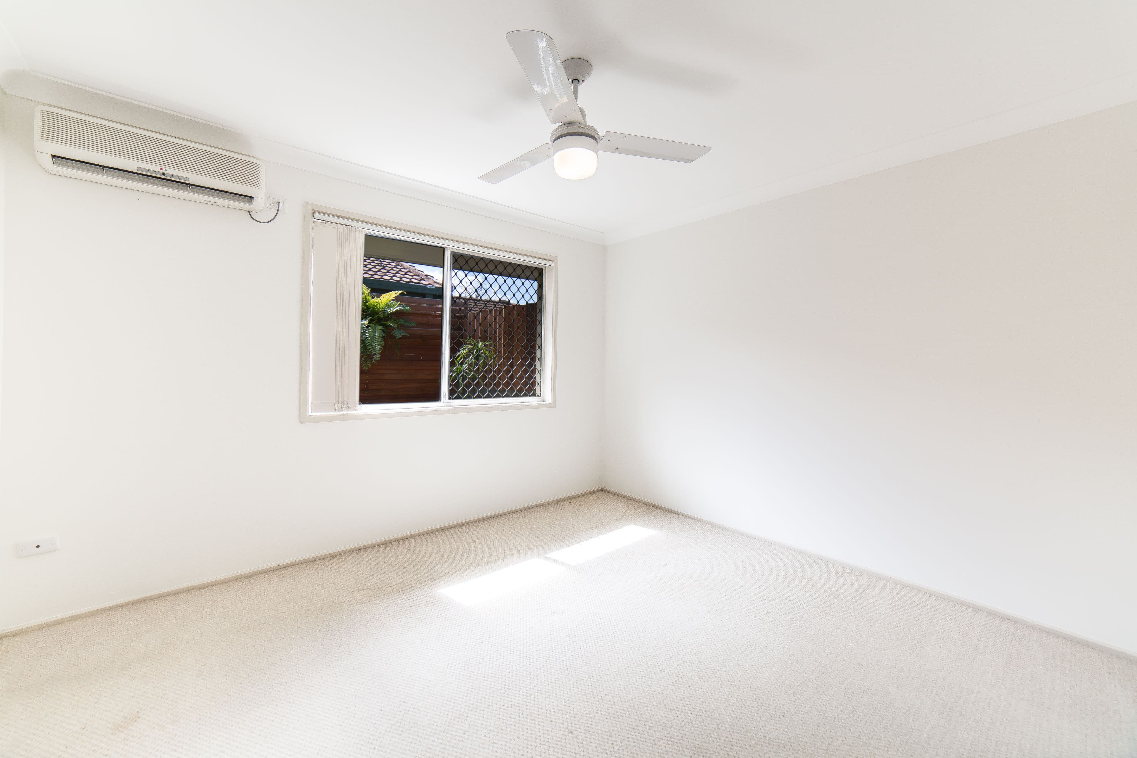 15 Kerr Avenue, Southport QLD 4215, Southport - Thumbnail 8