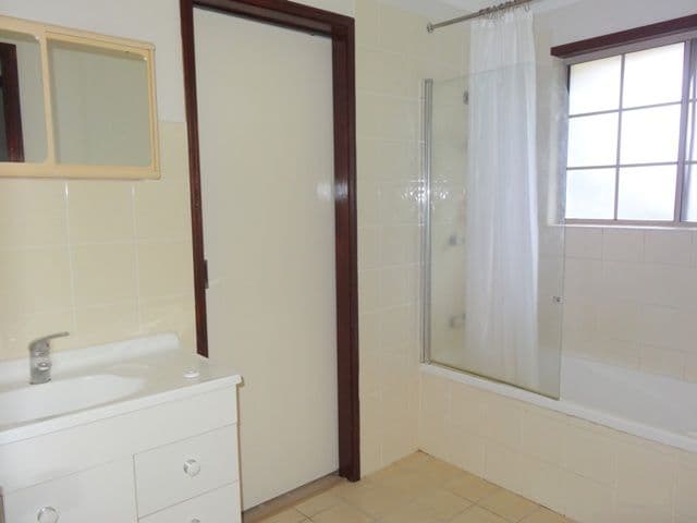 4 Leonie Street, DECEPTION BAY QLD 4508, Deception Bay - Thumbnail 4