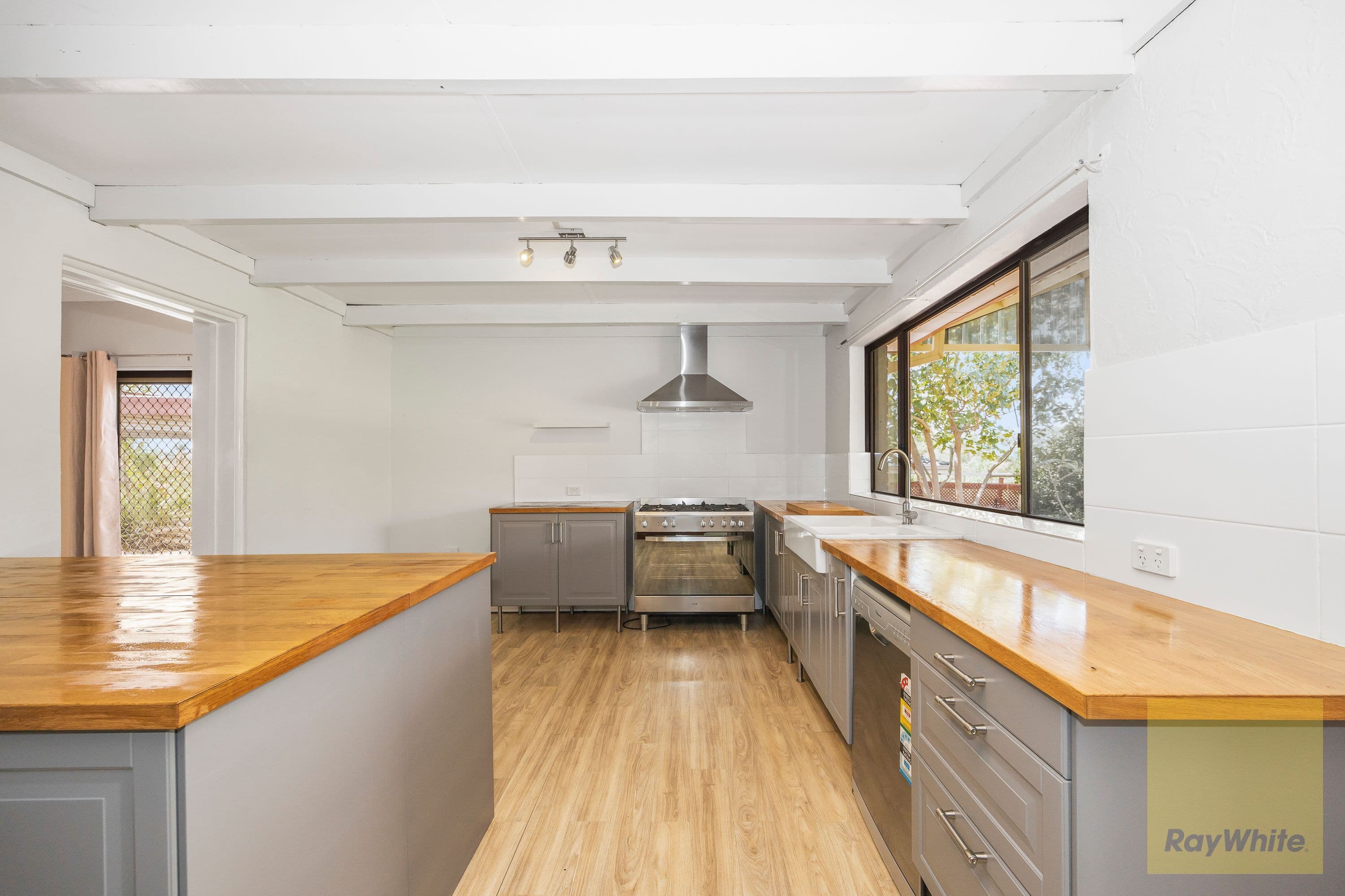 9 Scenic Drive, Maida Vale WA 6057, Maida Vale - Thumbnail 3